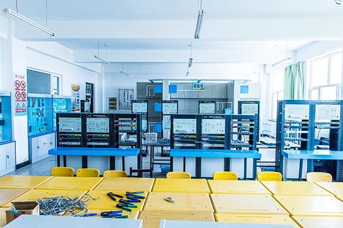 重慶哪個學(xué)校的計算機控制技術(shù)專業(yè)好？