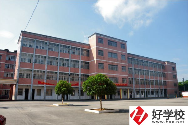 寧鄉(xiāng)市瀟湘職業(yè)中專(zhuān)學(xué)校有什么特色專(zhuān)業(yè)？