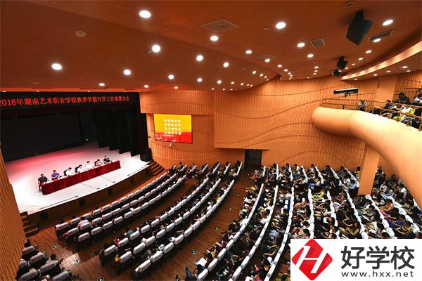 在湖南想學(xué)聲樂有什么學(xué)校推薦？聲樂專業(yè)好學(xué)嗎？