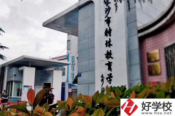 長(zhǎng)沙學(xué)服裝設(shè)計(jì)可以去哪些中職？專業(yè)好就業(yè)嗎？