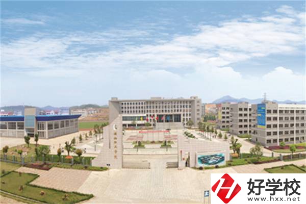 在婁底有開設航空專業(yè)的職校嗎？學航空專業(yè)有前途嗎？