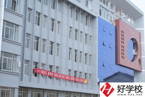 張家界有沒有招往屆生、插班生、轉(zhuǎn)學(xué)生的職校？