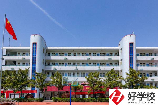 株洲軌道交通職業(yè)技術(shù)學(xué)校是公辦還是民辦？環(huán)境如何？