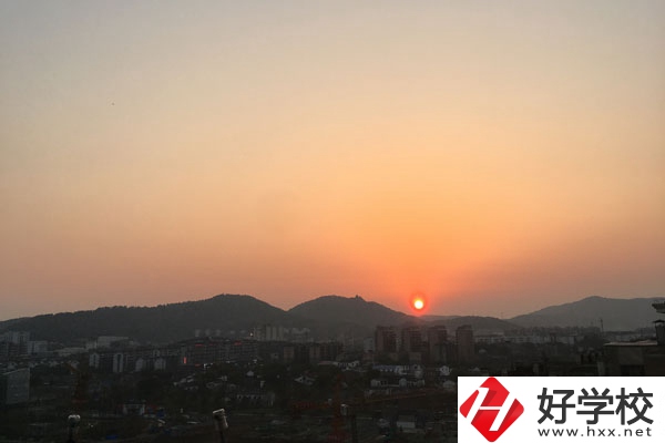 在邵陽讀中職學(xué)校學(xué)什么專業(yè)好？