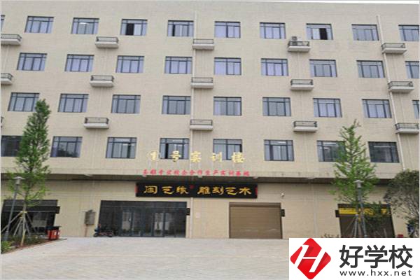 郴州市臨武縣中專學(xué)校有什么專業(yè)？畢業(yè)能做什么？