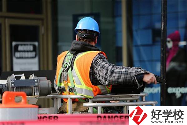 湖南中職學校什么專業(yè)“錢”途最好？有什么優(yōu)缺點？