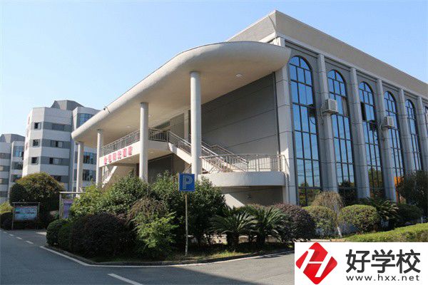 湖南有特色專業(yè)的中專有哪幾所？特色在哪里？