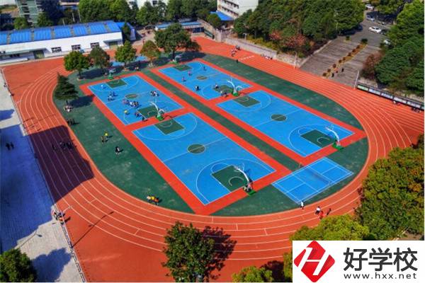 湘西吉首市的中專學(xué)校怎么樣？一年學(xué)費多少？