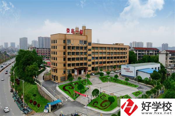 婁底有什么管理嚴(yán)格的職校？為什么要選這類學(xué)校？