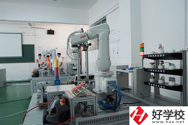 寧遠縣職業(yè)中專學校開設了哪些專業(yè)，有哪些辦學特色？