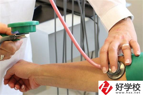 郴州有開設(shè)護(hù)理專業(yè)的中職嗎？哪些專業(yè)開設(shè)較多？