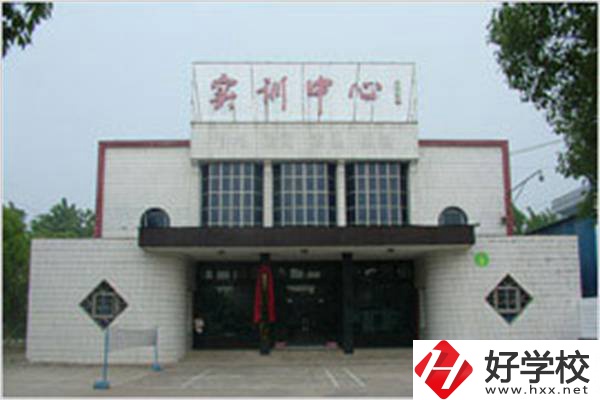 南縣創(chuàng)意職業(yè)技術(shù)學校實訓室