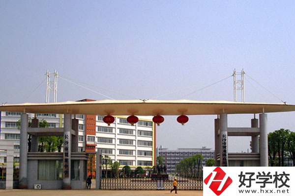 長沙市賀龍體育運動學校推薦去嗎？學校好不好？