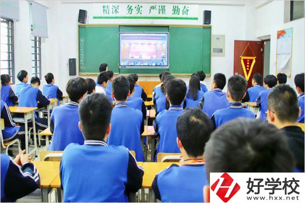 長沙華中涉外職業(yè)高中的商務(wù)日語專業(yè)怎么樣？學(xué)費(fèi)貴嗎？