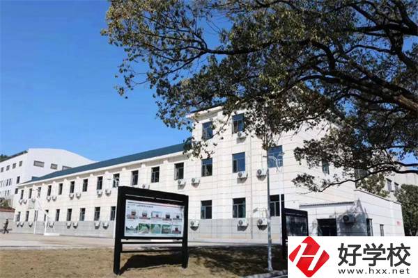 湖南有國家正規(guī)民辦技校嗎？民辦技校真的不值得讀嗎？