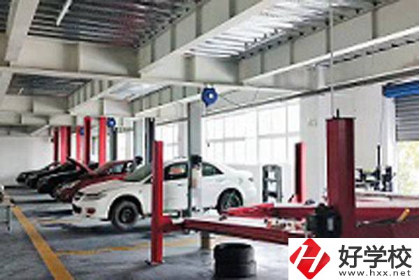 湖南華中工業(yè)技工學(xué)校的辦學(xué)特色有哪些方面？