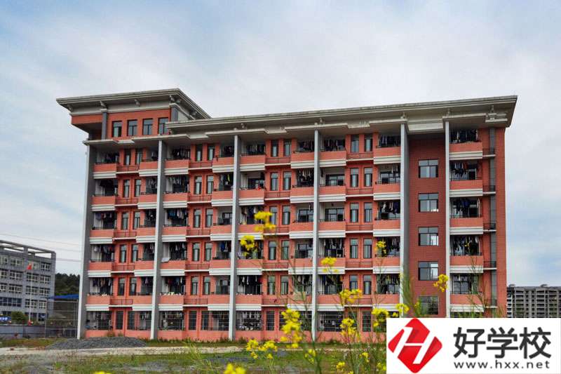 想在懷化會(huì)同縣學(xué)繪畫(huà)？這所中專(zhuān)可以看看