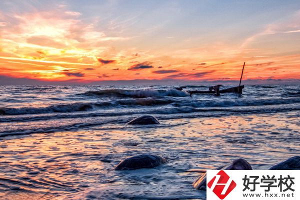 如何報(bào)名湖南護(hù)理學(xué)校？學(xué)費(fèi)是多少？