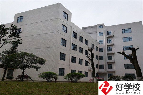往屆生可以在湖南讀公辦中職嗎？有哪些學(xué)校可以推薦？