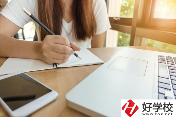 南岳區(qū)職業(yè)中等專業(yè)學校環(huán)境好不好，宿舍怎么樣？
