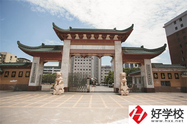 衡陽市信息網(wǎng)絡工程學校是公辦還是民辦？學費是多少？