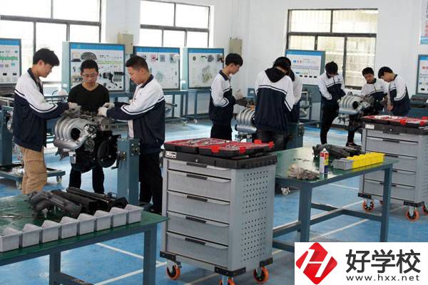 臨湘市職業(yè)中專學(xué)校學(xué)費(fèi)需要多少？有沒有資助政策？