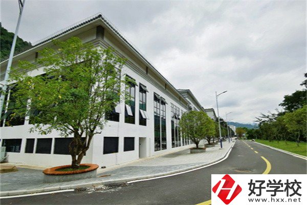 張家界公辦職高有哪幾所？一年學(xué)費(fèi)多少？