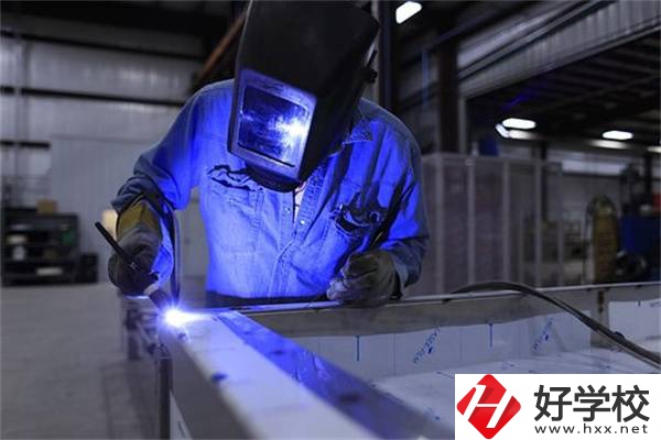 郴州有學(xué)電焊專業(yè)的學(xué)校嗎？就業(yè)薪資高嗎？