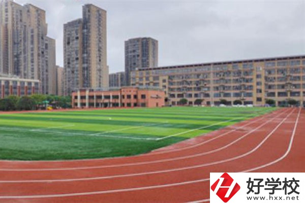 長(zhǎng)沙市經(jīng)開中等職業(yè)技術(shù)學(xué)校收費(fèi)標(biāo)準(zhǔn)怎么樣？