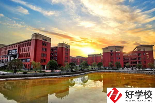 桃江縣職業(yè)中專開設了哪些熱門專業(yè)？