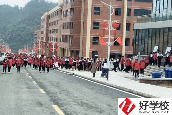 安化縣職業(yè)中專開設(shè)了哪些特色專業(yè)？