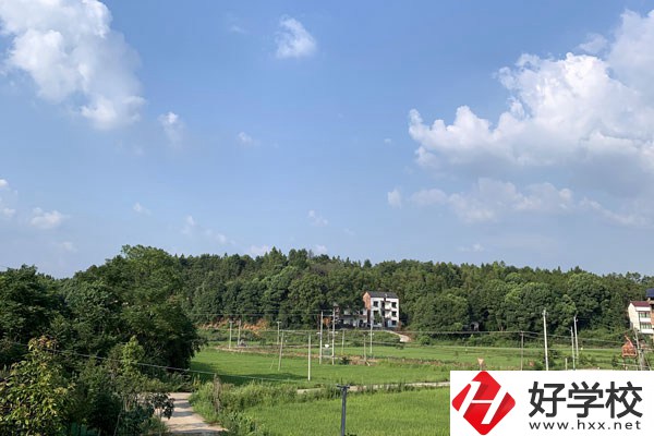 南縣職業(yè)中等專業(yè)學(xué)校怎么樣？值得報考嗎？