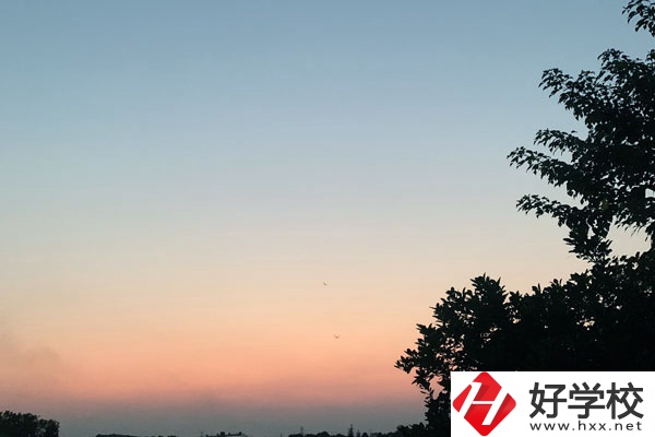 湖南有可以學口腔醫(yī)學的中專學校嗎？要求有哪些？
