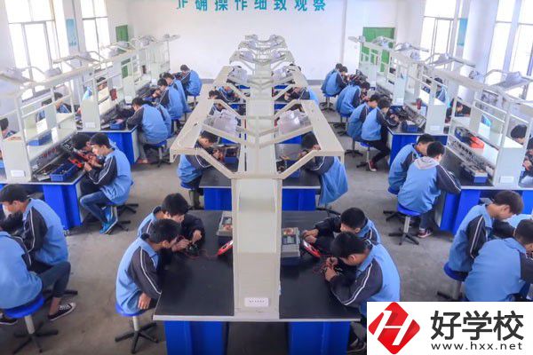 長(zhǎng)沙學(xué)服裝設(shè)計(jì)可以去哪些中職？專業(yè)好就業(yè)嗎？