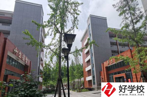 長(zhǎng)沙縣職業(yè)中專學(xué)校開(kāi)設(shè)了哪些熱門專業(yè)？