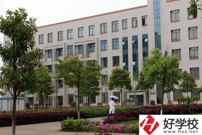 益陽醫(yī)學(xué)高等?？茖W(xué)校教學(xué)樓