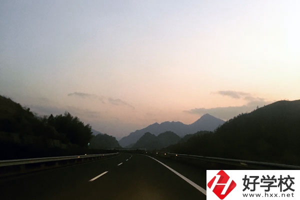 常德財(cái)經(jīng)中等專(zhuān)業(yè)學(xué)校重點(diǎn)建設(shè)的專(zhuān)業(yè)有哪些？
