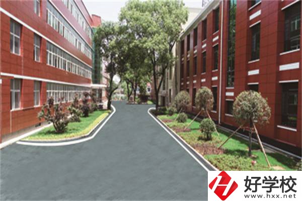 在婁底有開設(shè)航空專業(yè)的職校嗎？學(xué)航空專業(yè)有前途嗎？