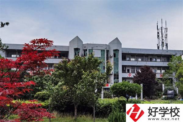 在懷化想學(xué)美術(shù)可以去什么中職？開設(shè)有什么專業(yè)？