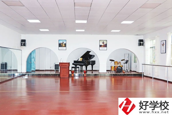 邵陽市開元職業(yè)技術(shù)學(xué)校實訓(xùn)室