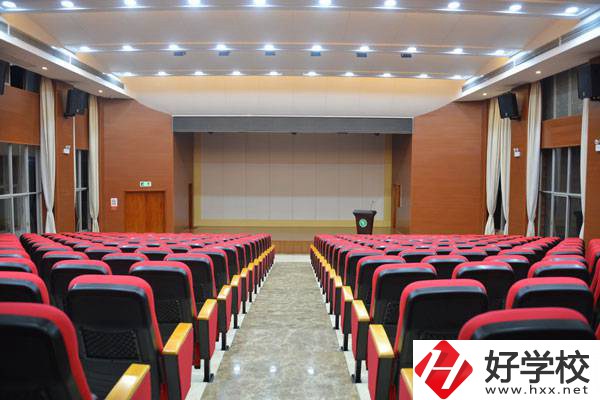 常德女子外語(yǔ)學(xué)校有哪些專(zhuān)業(yè)，就業(yè)前景如何？