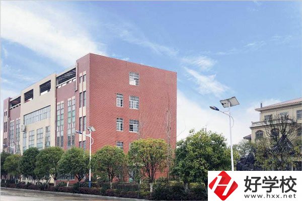 永州方政職校和寧遠(yuǎn)縣職業(yè)中專學(xué)校哪個比較好？