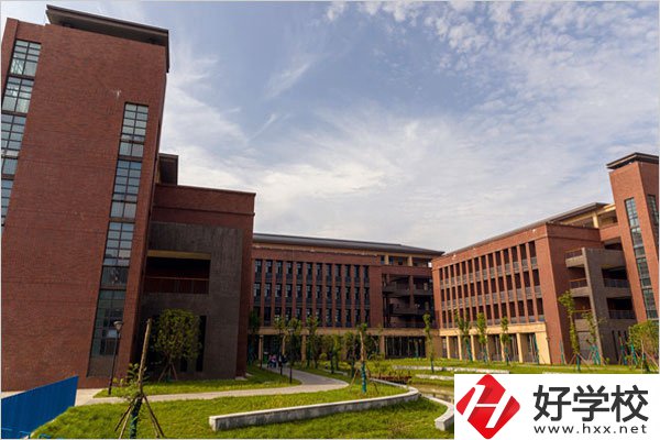 常德的中職學(xué)校學(xué)費貴嗎？多少錢一年？