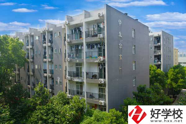 長(zhǎng)沙高新技術(shù)工程學(xué)校環(huán)境怎么樣?值得選擇嗎？