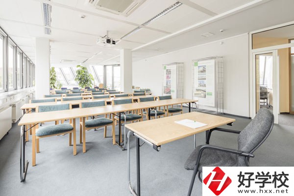 湖南耒陽師范有什么專業(yè)？學(xué)費貴不貴？