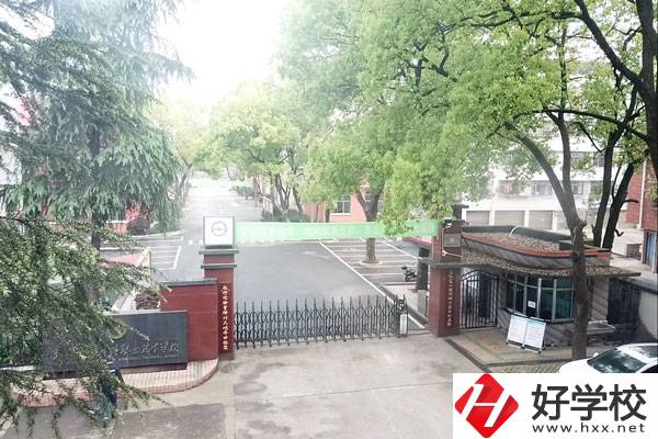 邵陽市遠(yuǎn)航中等職業(yè)技術(shù)學(xué)校是公辦還是民辦？