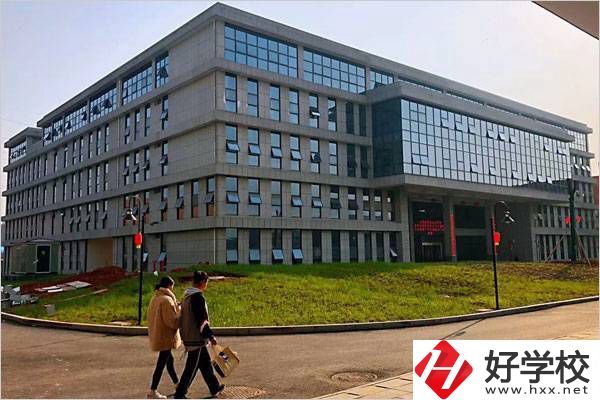 株洲市工業(yè)中專學(xué)校有什么專業(yè)？