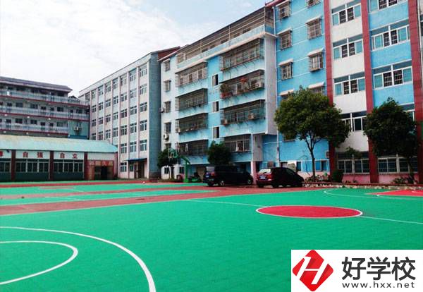 岳陽市中山財經職業(yè)學校的辦學條件怎么樣？