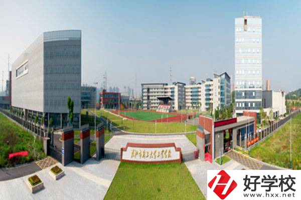 株洲市工業(yè)中等專(zhuān)業(yè)學(xué)校的環(huán)境怎么樣？師資如何？