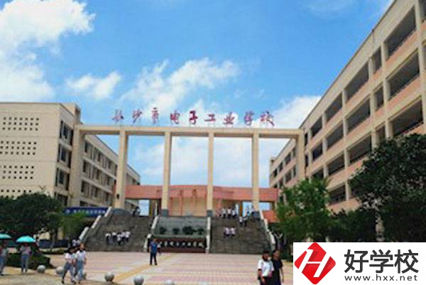 長(zhǎng)沙市電子工業(yè)學(xué)校開(kāi)設(shè)了哪些熱門(mén)專(zhuān)業(yè)？